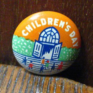 ⛪️ Children's Day Vintage 1930's Lapel Pin